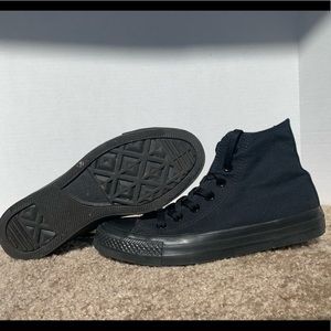 Converse High Tops Size 4 Men’s / 6 Women’s